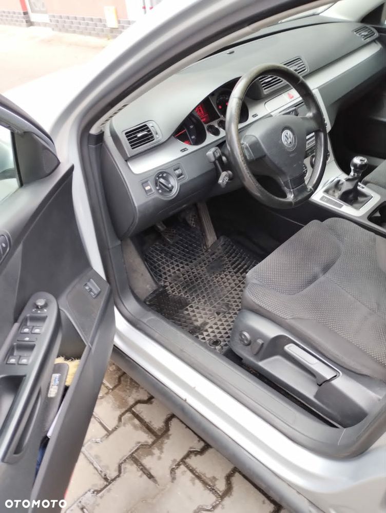 Volkswagen Passat 2.0 TDI DPF Sportline - 4