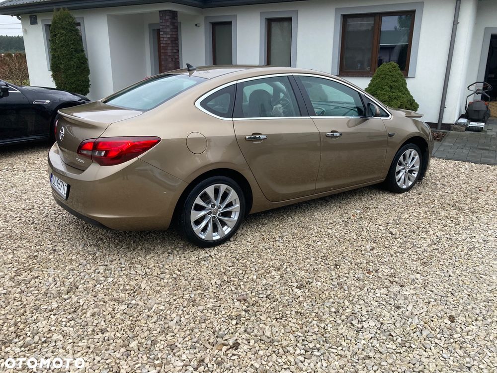 Opel Astra 1.4 T Executive EU6 - 3