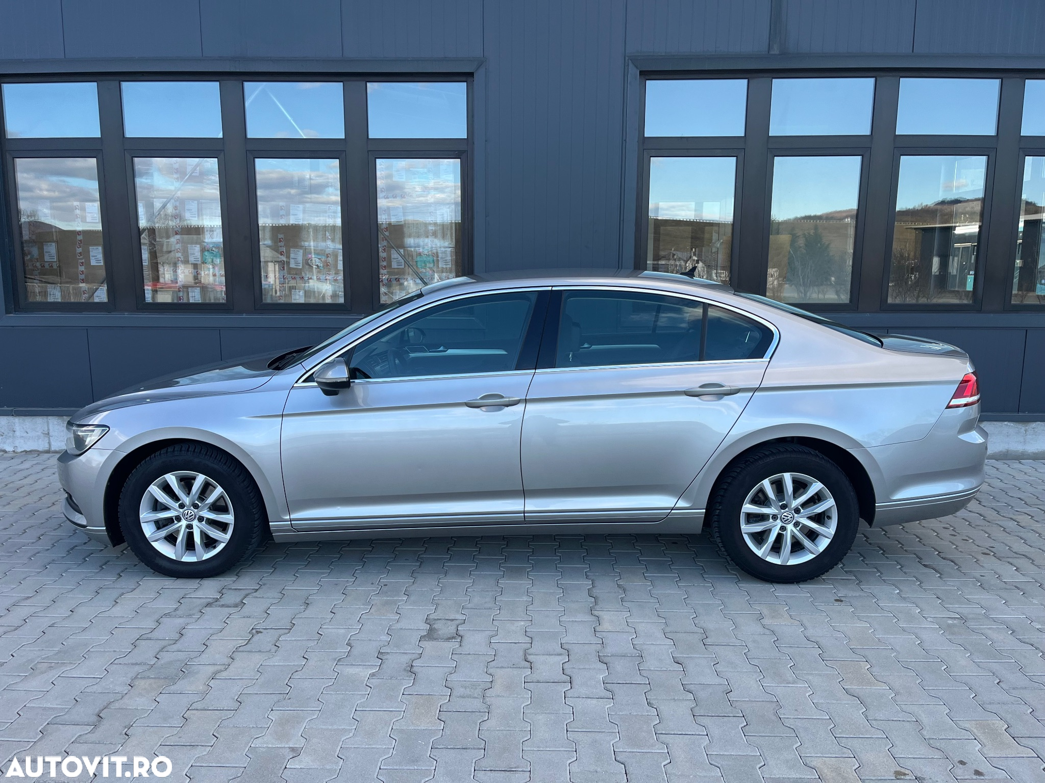 Volkswagen Passat 1.6 TDI (BlueMotion Technology) DSG Comfortline - 14