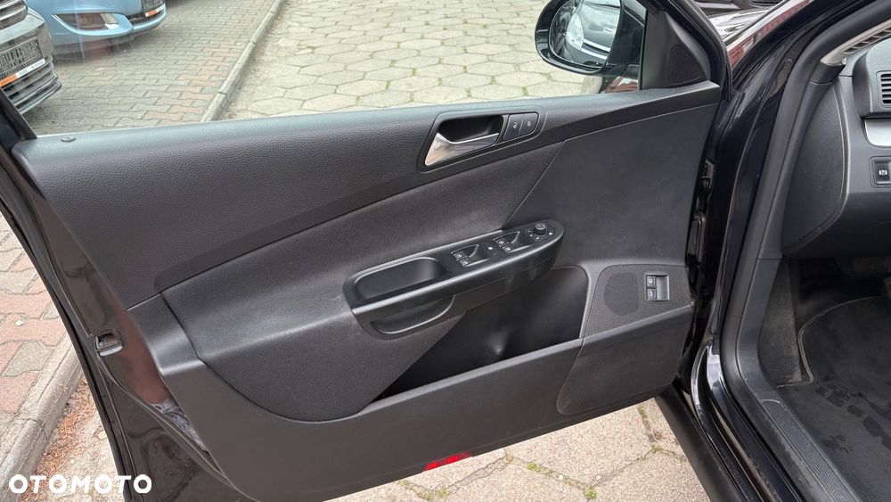 Volkswagen Passat 2.0 TDI Comfortline DSG - 25