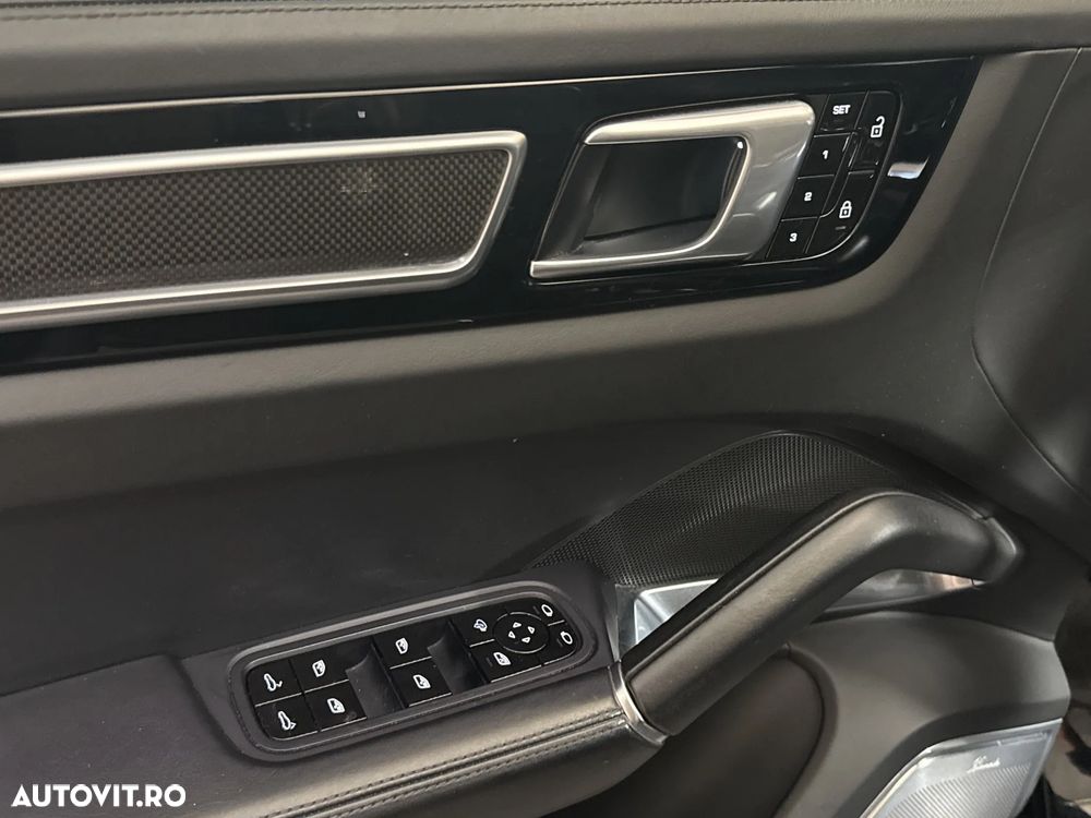Porsche Cayenne Turbo - 15