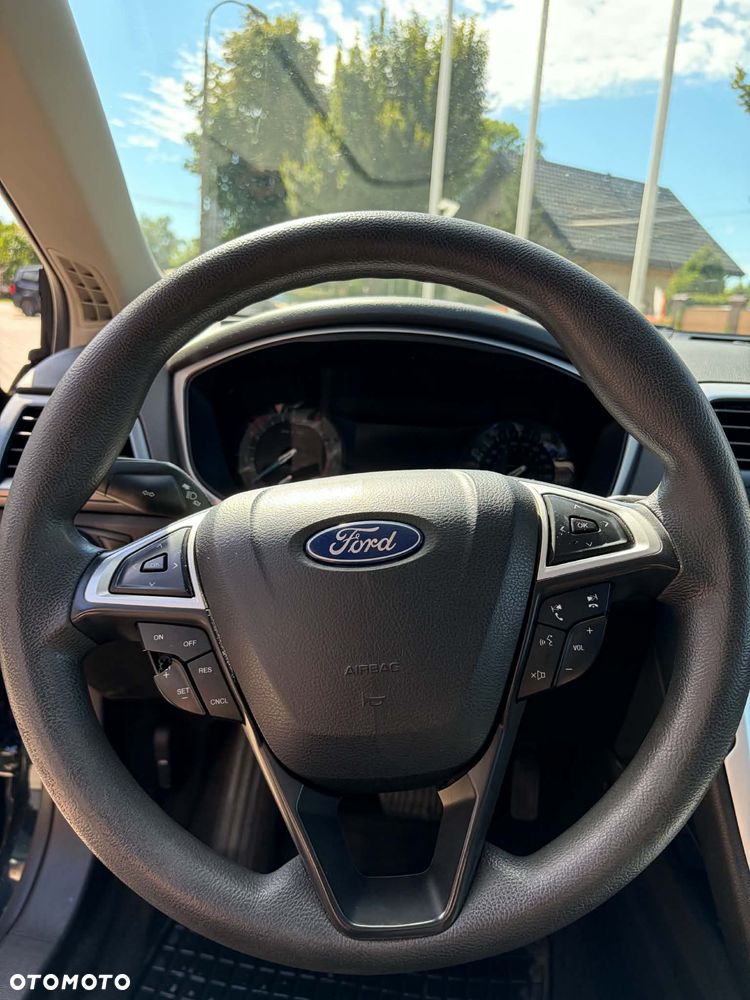 Ford Fusion - 16