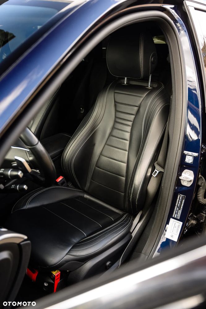 Mercedes-Benz Klasa E 220 d 4-Matic 9G-TRONIC - 26