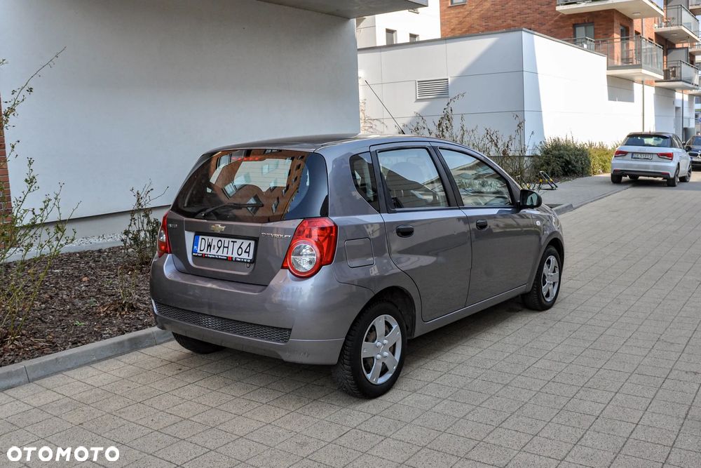 Chevrolet Aveo - 4