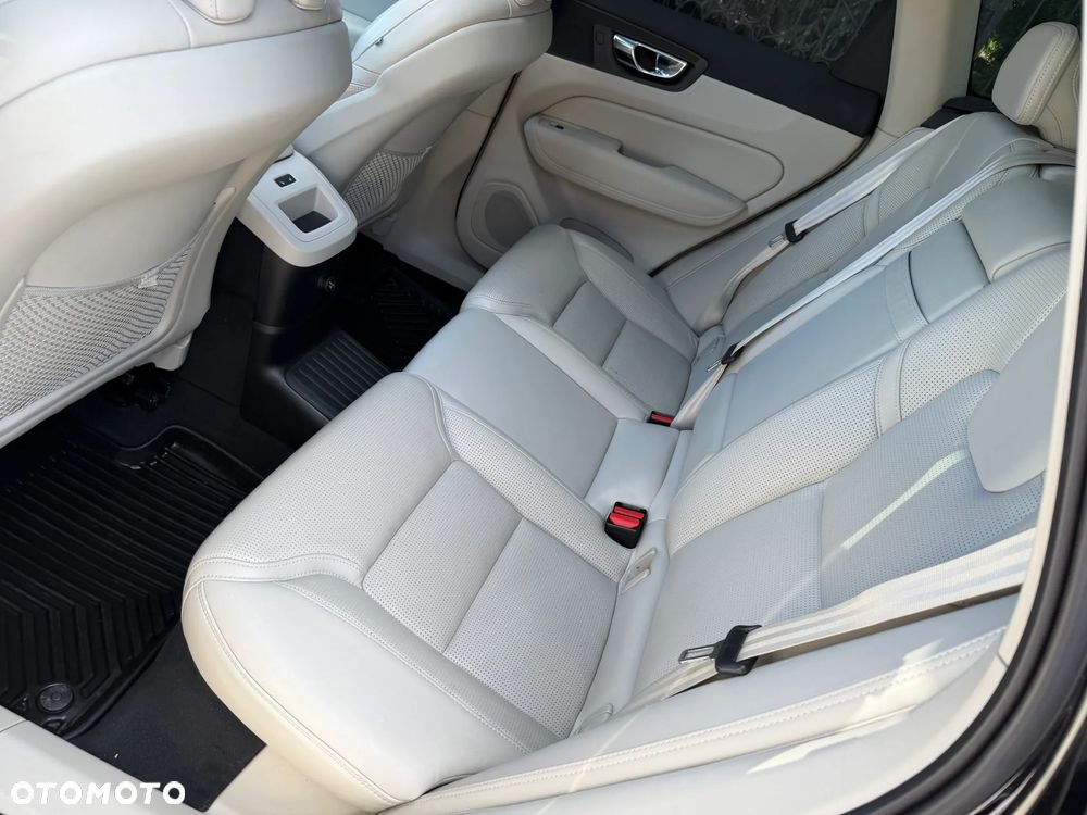 Volvo XC 60 T8 Plug-In Hybrid AWD Inscription - 32