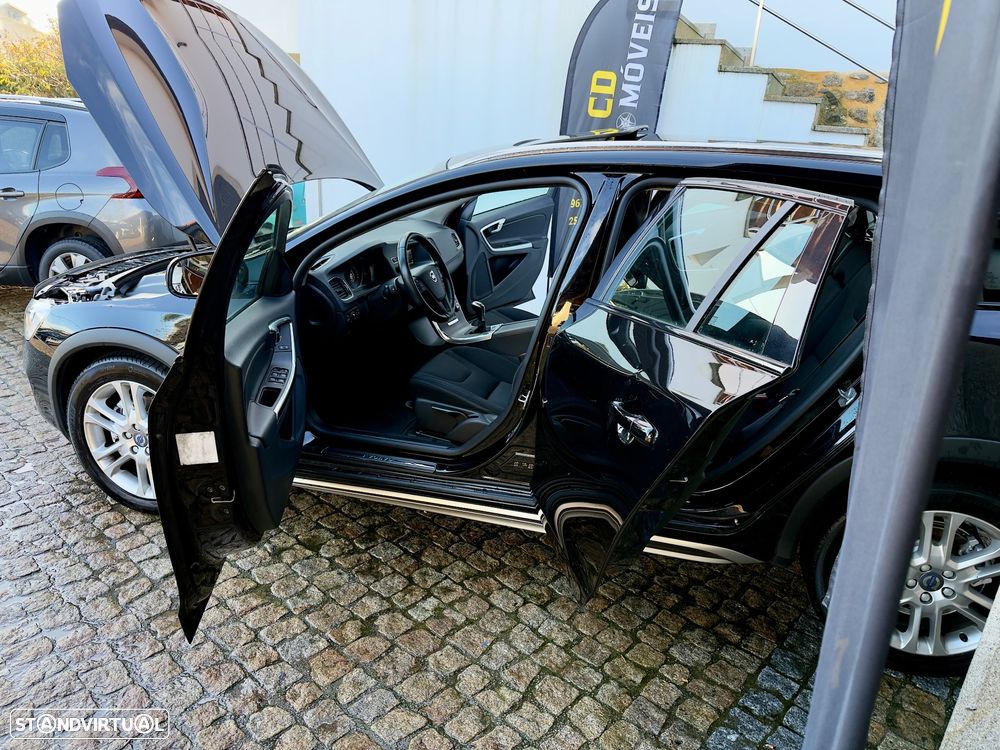 Volvo V60 Cross Country 2.0 D3 Momentum - 33