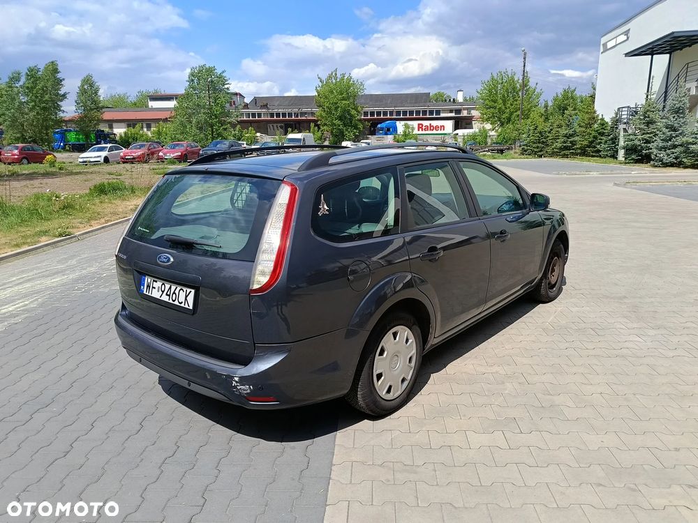 Ford Focus 1.6 Ambiente - 4