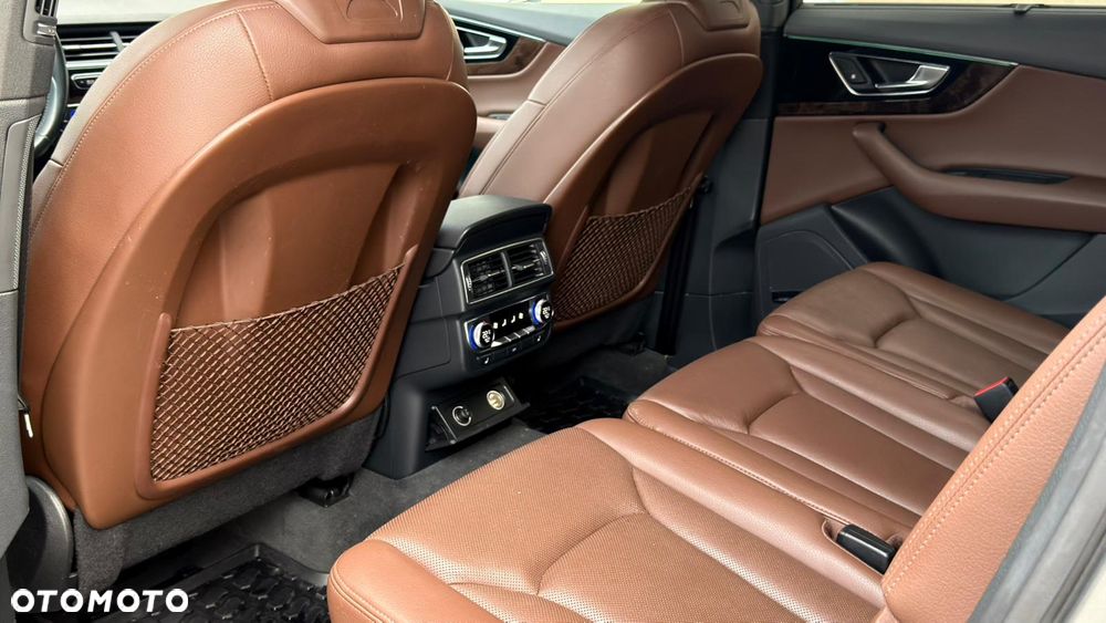 Audi Q7 - 10
