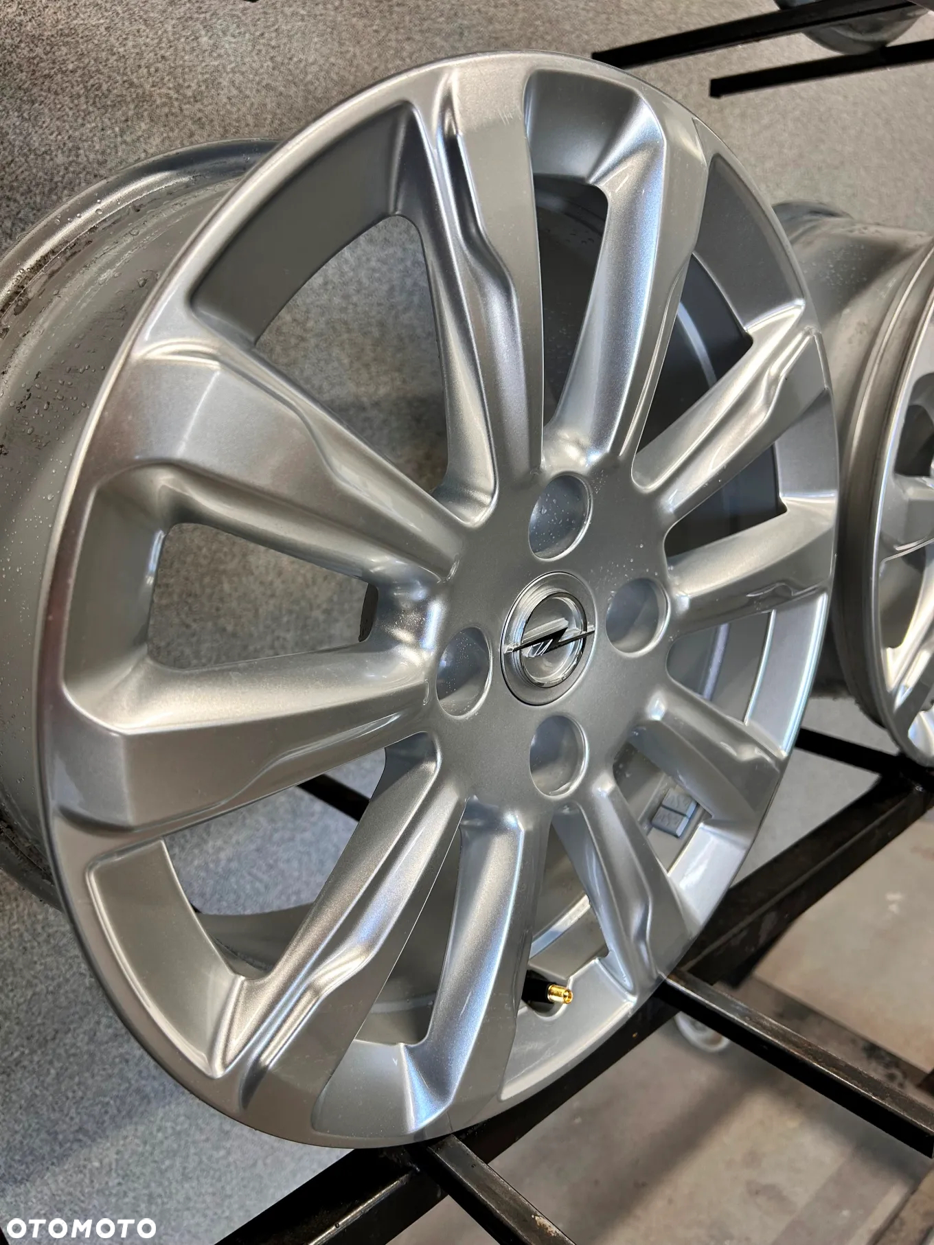 4 FELGI ALU. OPEL MOKKA B, CORSA F, PEUGEOT 208,C3,DS3 16'' 6,5J ET32 GM: OP00126 K4, 9835097280 - 9