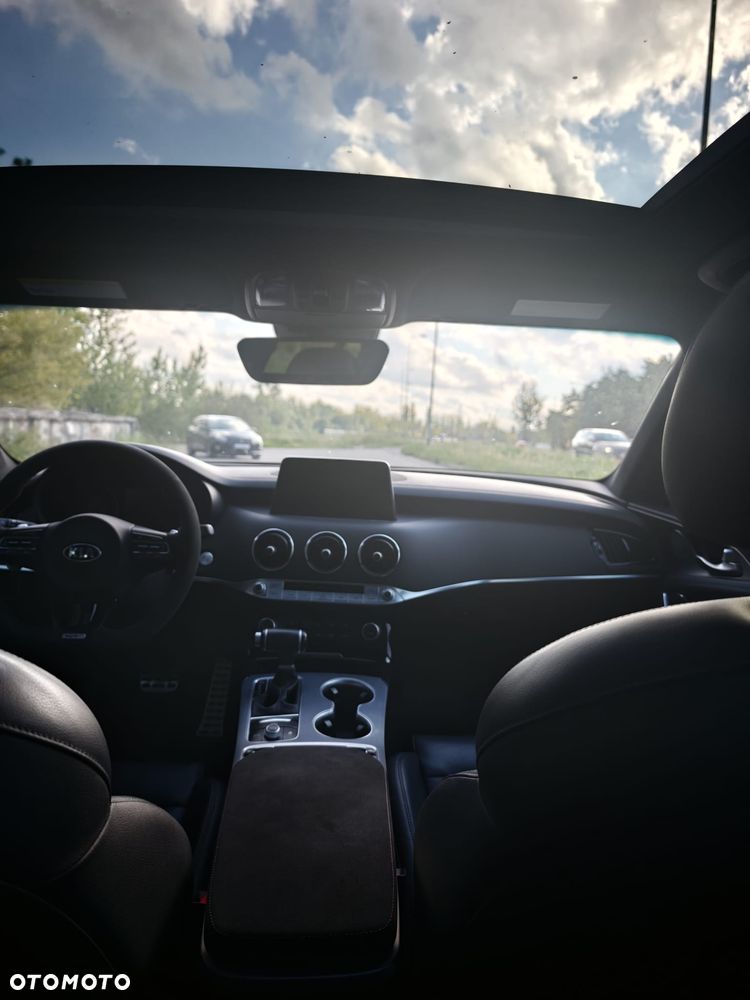 Kia Stinger - 10