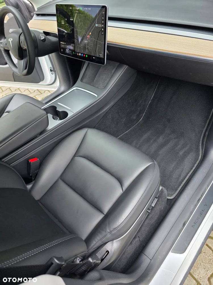 Tesla Model Y Long Range AWD - 18
