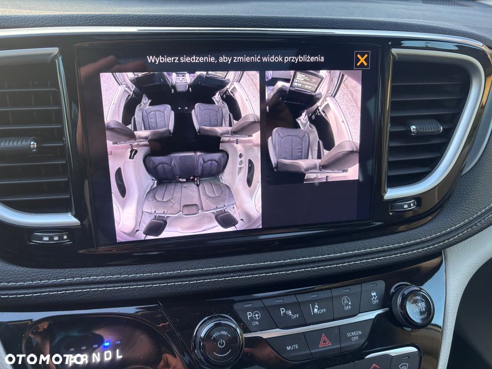 Chrysler Pacifica - 33