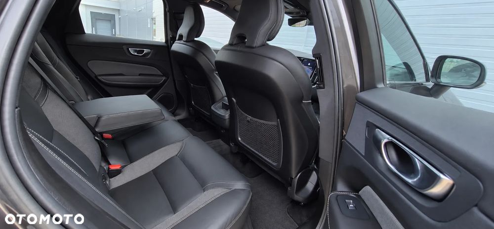 Volvo XC 60 B4 D Ultimate Dark - 10