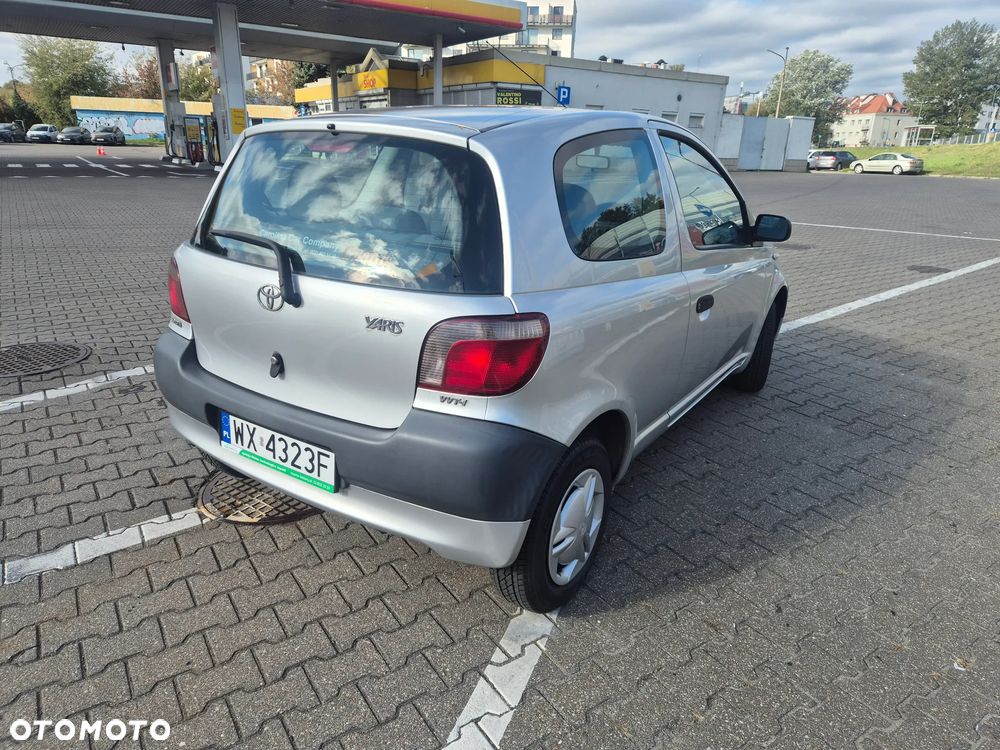 Toyota Yaris 1.0 Base - 5
