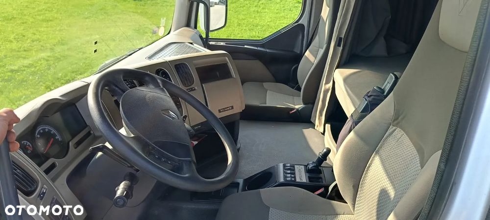Renault Premium - 8