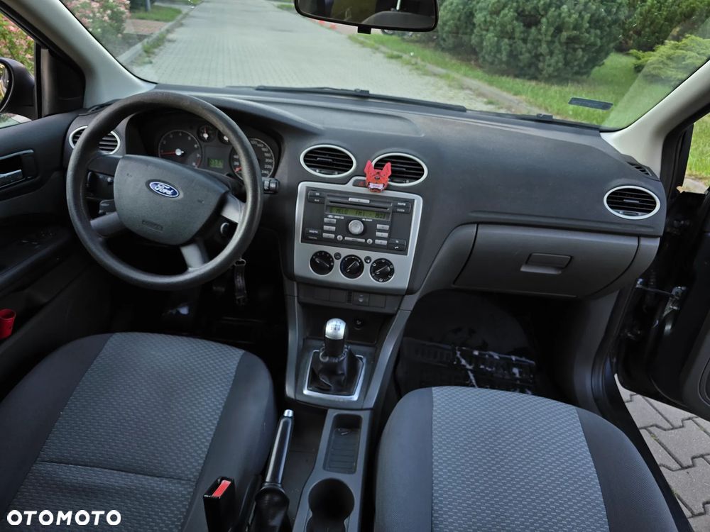 Ford Focus 1.6 Ambiente - 13