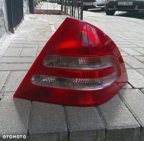 MERCEDES C KLASA W203 00-04 SEDAN PRAWA TYLNA LAMPA ORYGINAŁ 2038200264 - 1