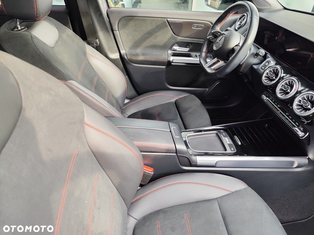 Mercedes-Benz GLB 220 mHEV 4-Matic AMG Line 8G-DCT - 9
