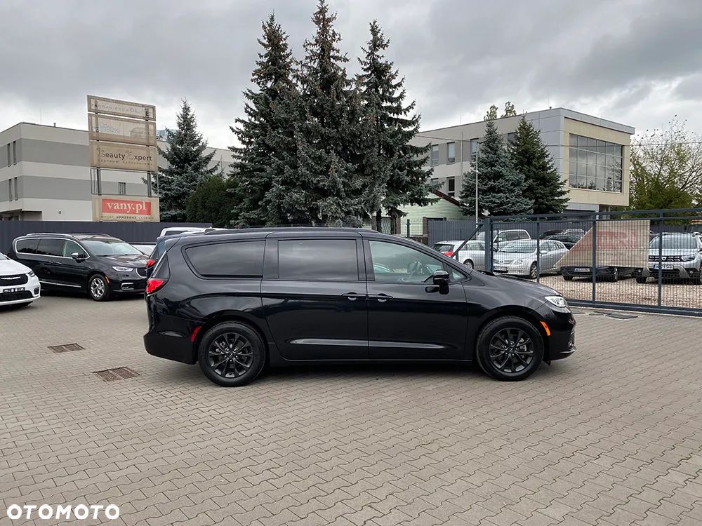 Chrysler Pacifica - 2