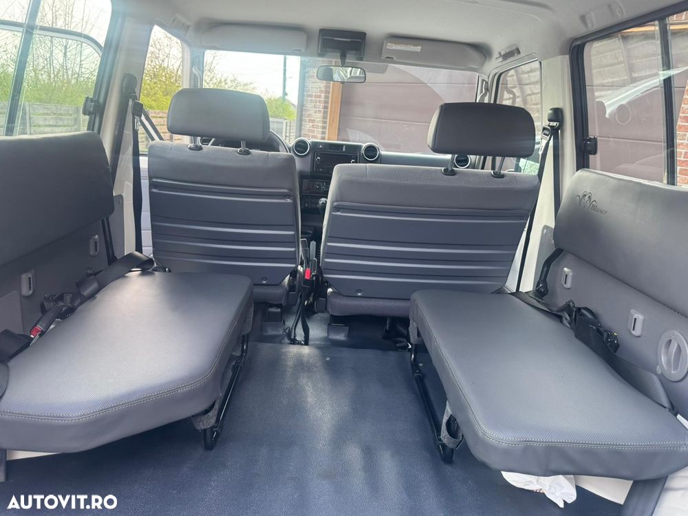 Toyota LANDCRUISER - 13