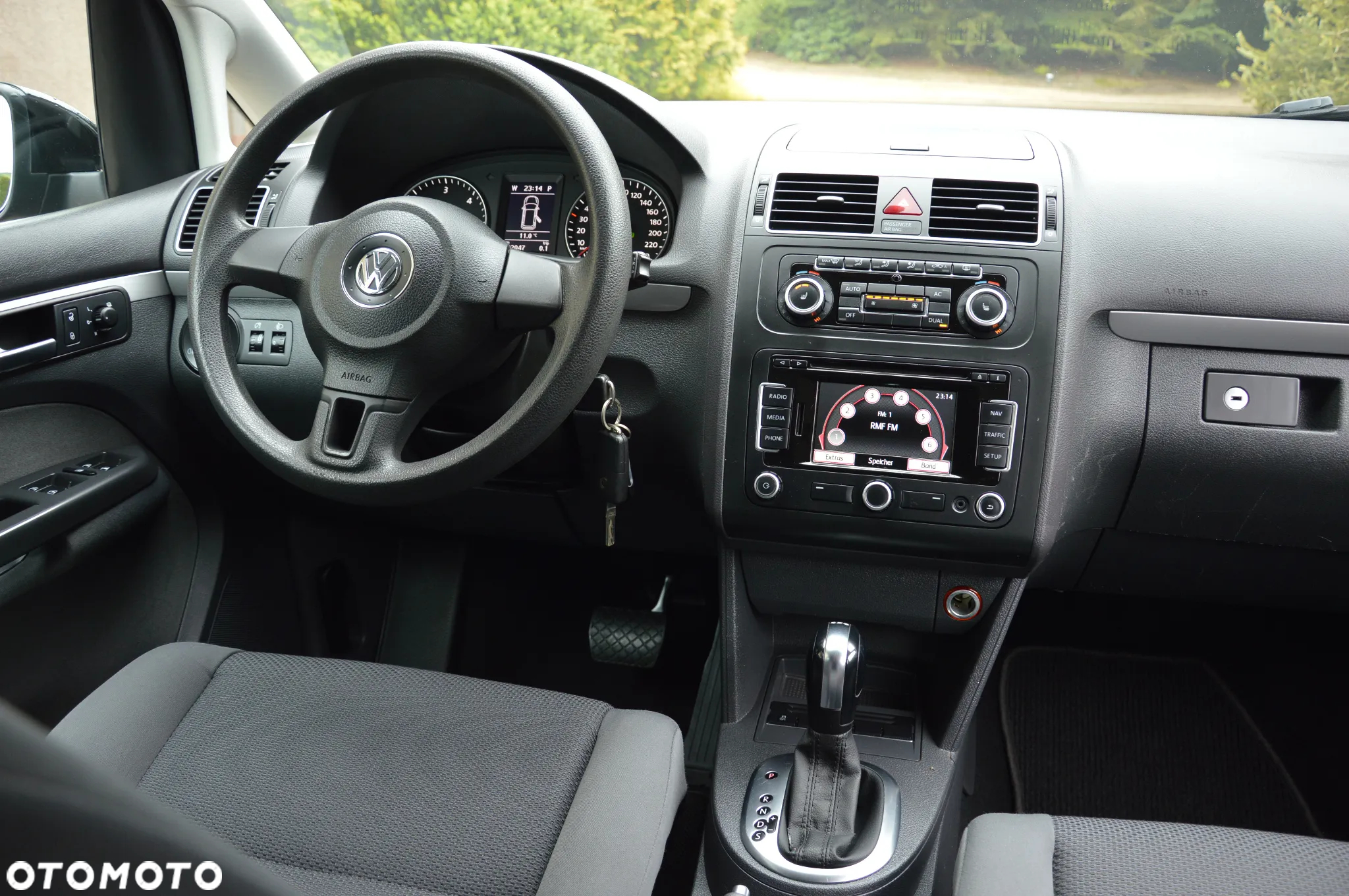 Volkswagen Touran - 27