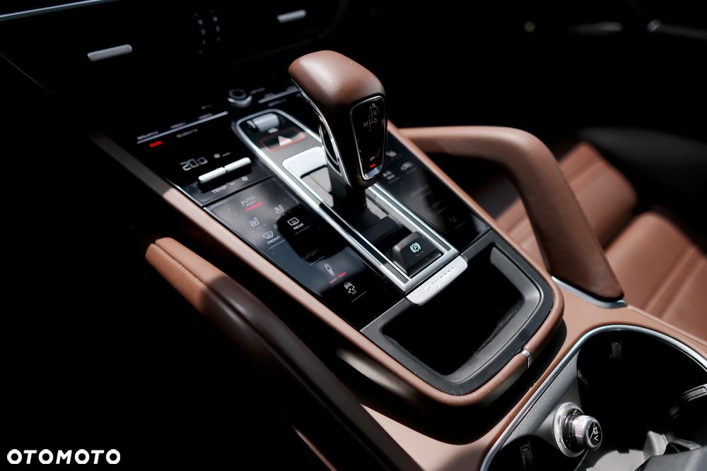 Porsche Cayenne Turbo - 15