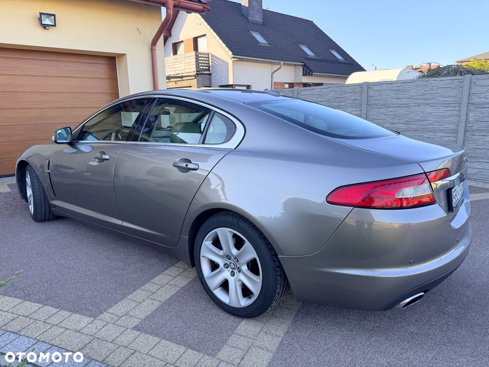 Jaguar XF 2.7 V6 Premium Luxury - 11