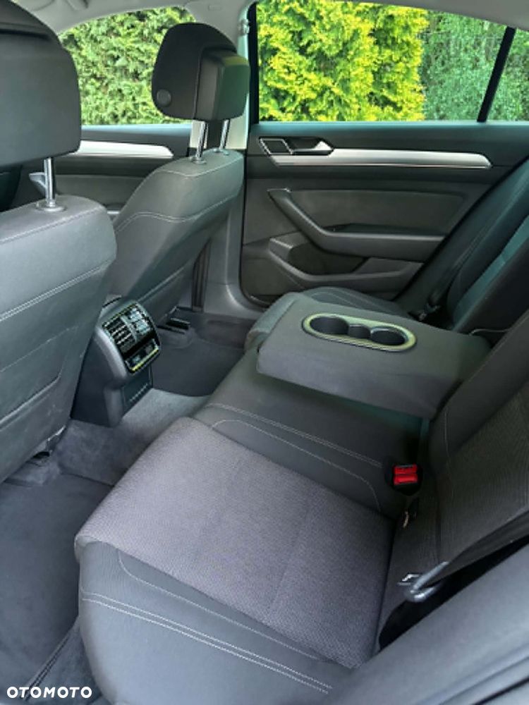 Volkswagen Passat 1.8 TSI BMT Comfortline - 12