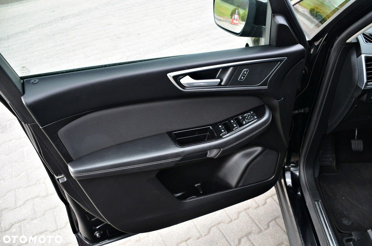 Ford S-Max - 13