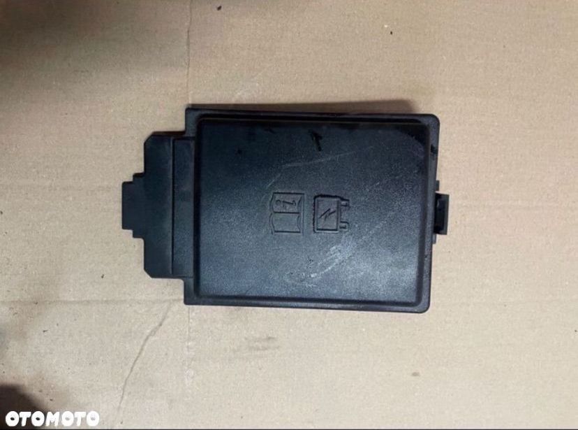 GX73-14A076-DA pokrywka skrzynki bezpieczników Jaguar f-pace x761 - 1