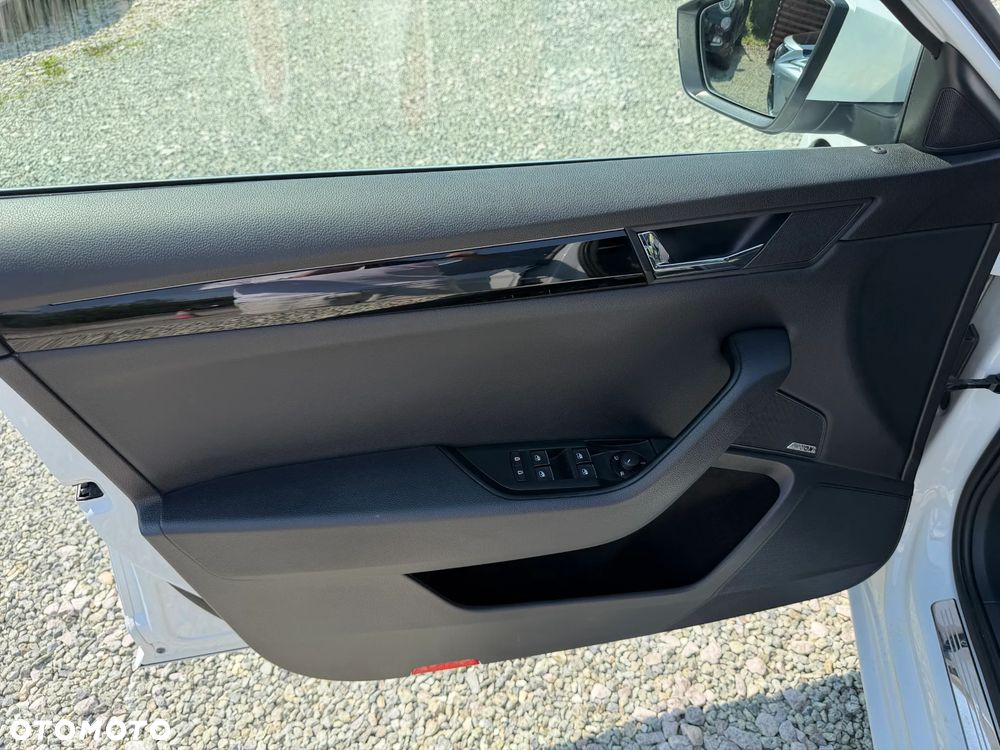 Skoda Superb 2.0 TDI DSG L&K - 29