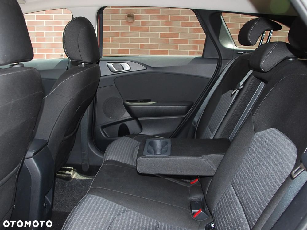 Kia Ceed - 24