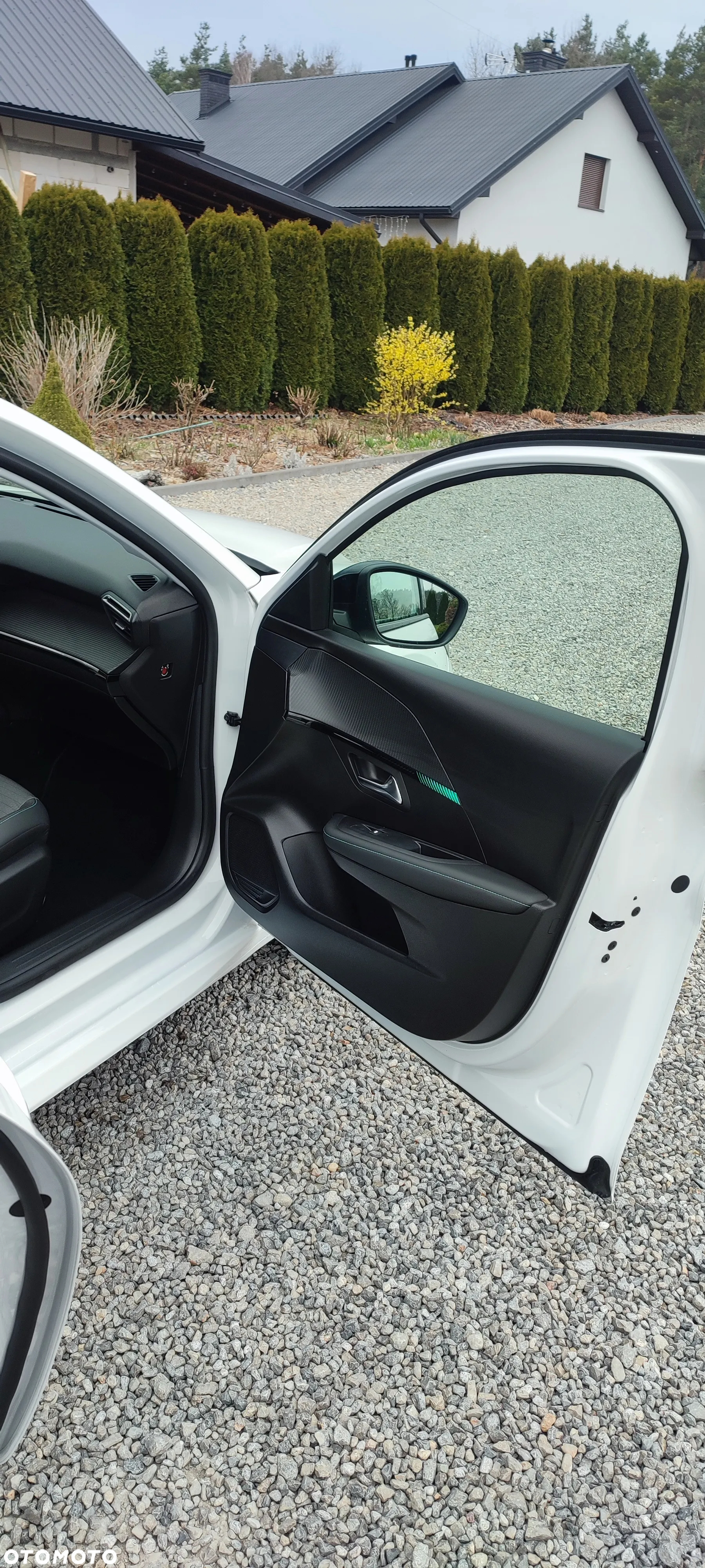 Peugeot 208 - 5