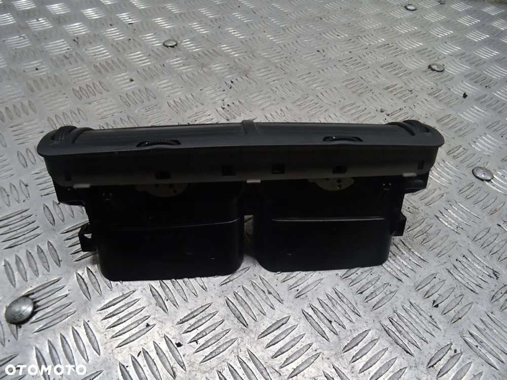 VW PASSAT B5 LIFT KOMBI 2.0 TDI KRATKA NAWIEWU ŚRODKOWA 3B0819728D - 2