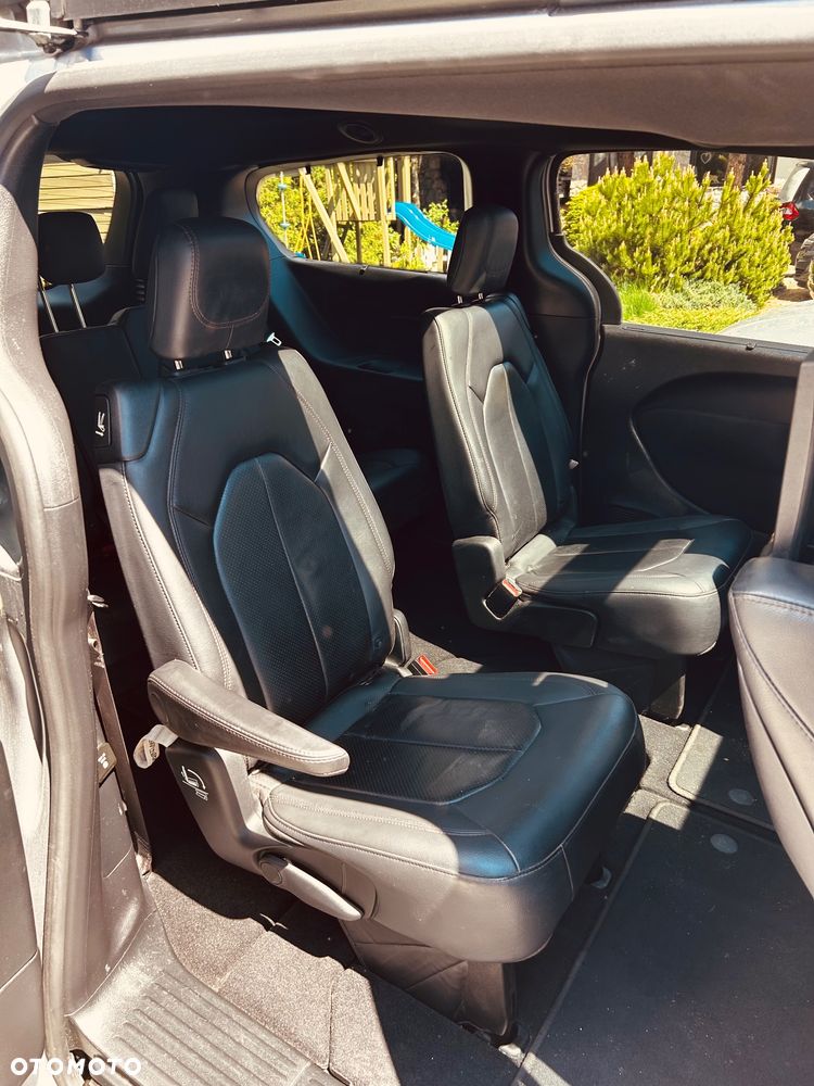 Chrysler Pacifica - 10