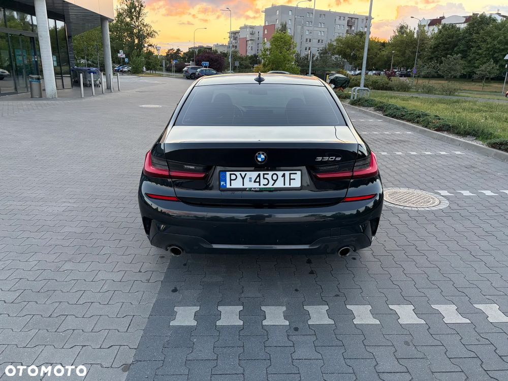 BMW Seria 3 330e M Sport - 8