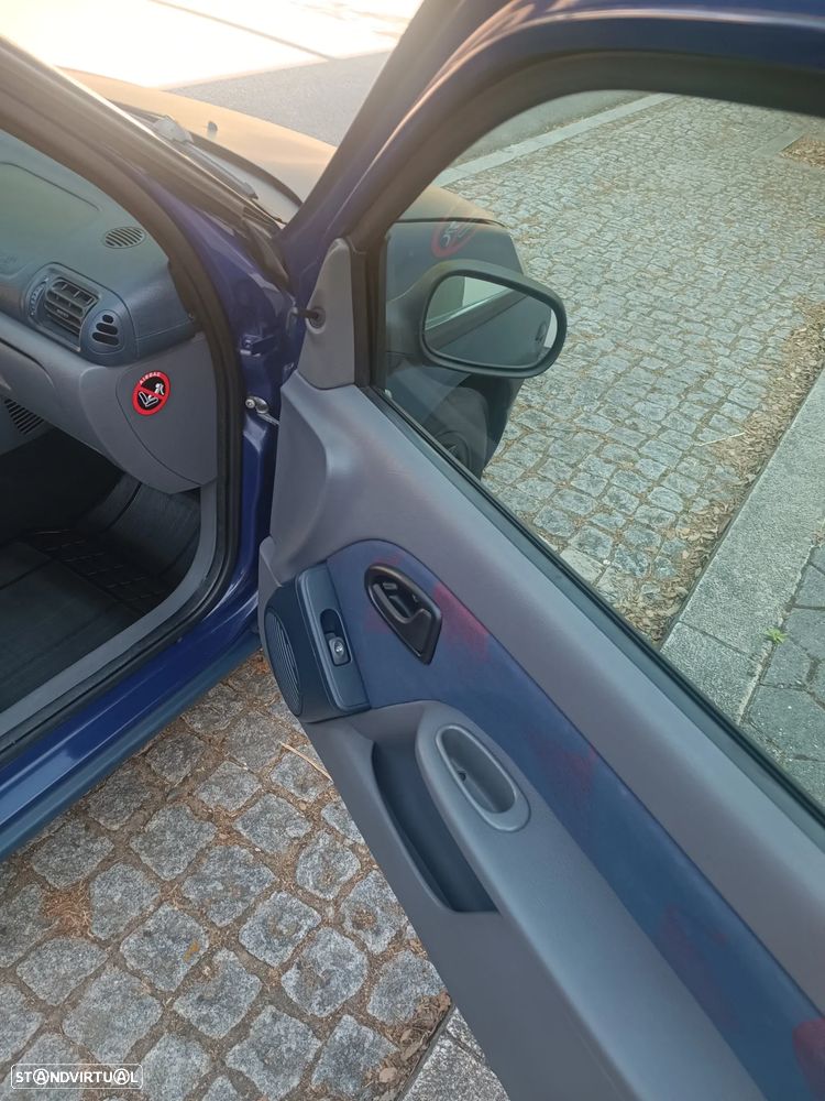 Renault Clio II - 17