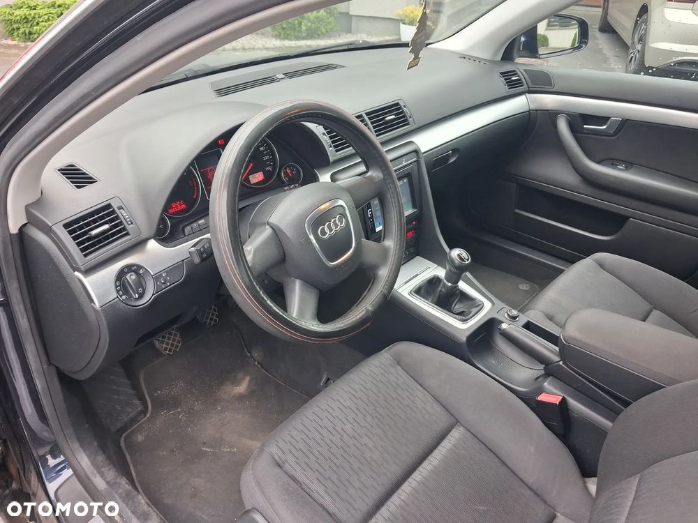Audi A4 Limousine - 8