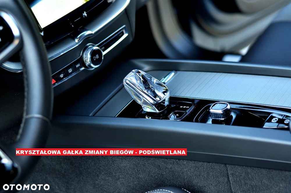 Volvo XC 60 B4 D AWD Plus Dark - 20