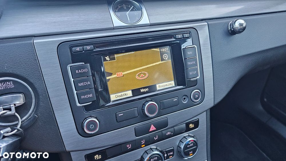 Volkswagen Passat 2.0 TDI Comfortline DSG - 11