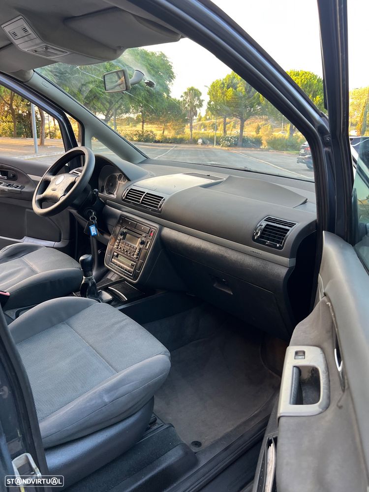VW Sharan 1.9 TDi Highline TA+AC - 8