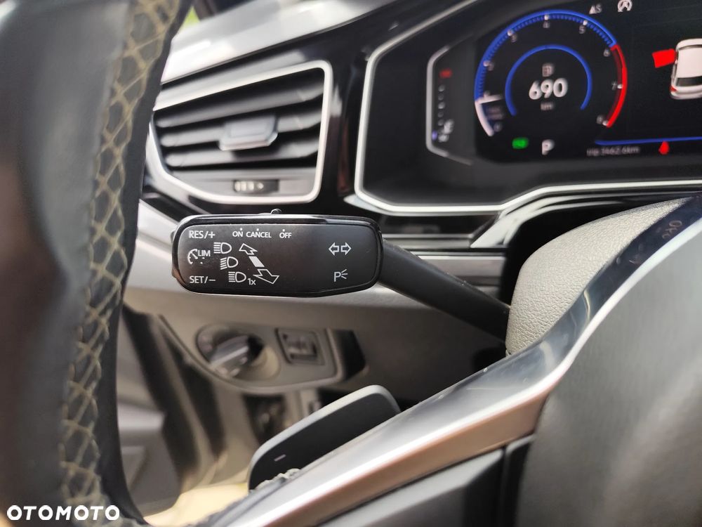 Volkswagen Polo 1.0 TSI R-Line DSG - 27