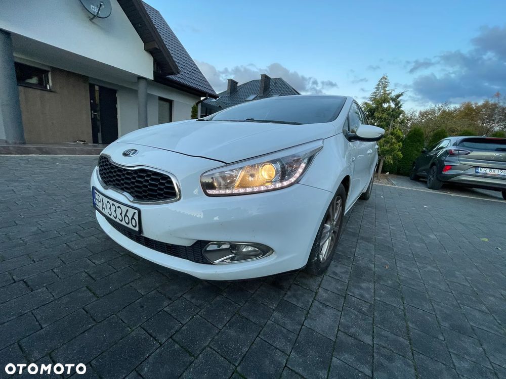 Kia Ceed - 12