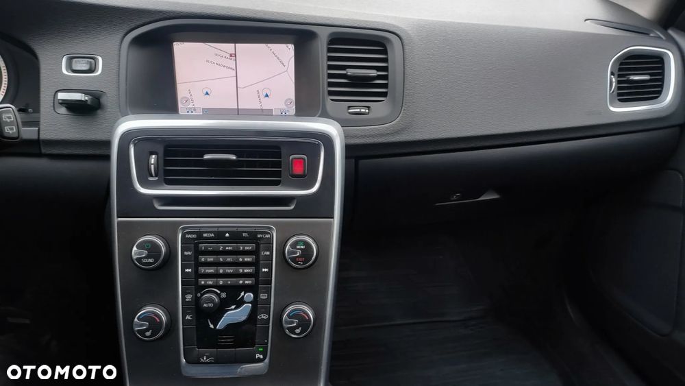 Volvo V60 D5 AWD Geartronic Momentum - 19