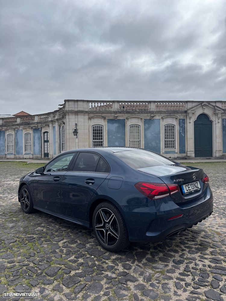 Mercedes-Benz A 250 Limousine e AMG Line - 3