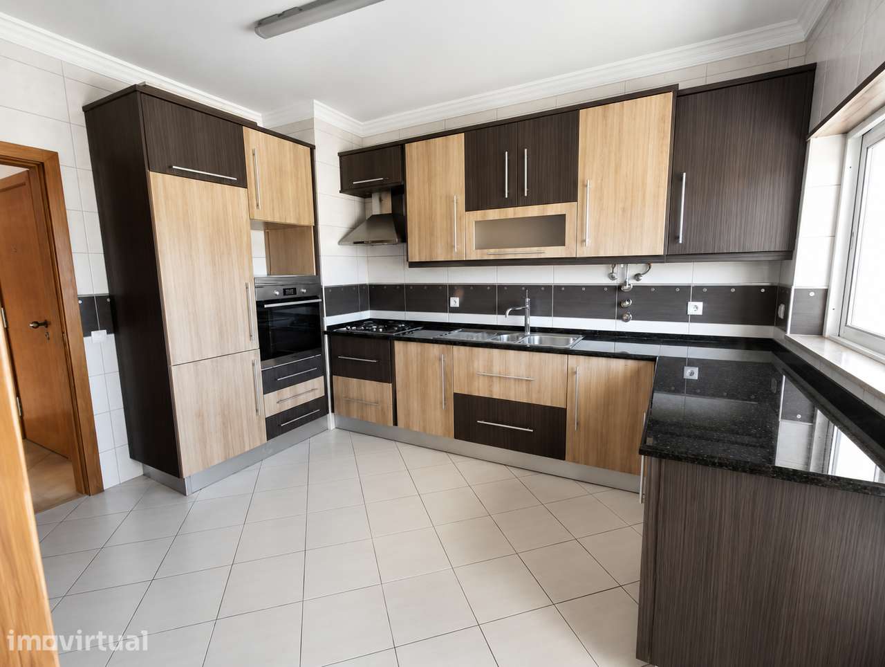Apartamento T3 em Loulé com Varandas e Estacionamento - Grande imagem: 4/27