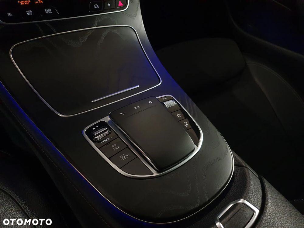 Mercedes-Benz Klasa E 300 de 4Matic 9G-TRONIC AMG Line - 33