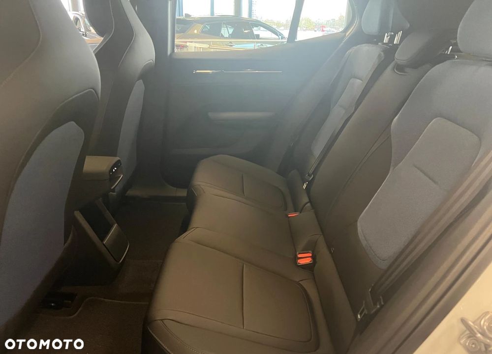 Volvo EX30 Single Motor Extended Range RWD Plus - 23