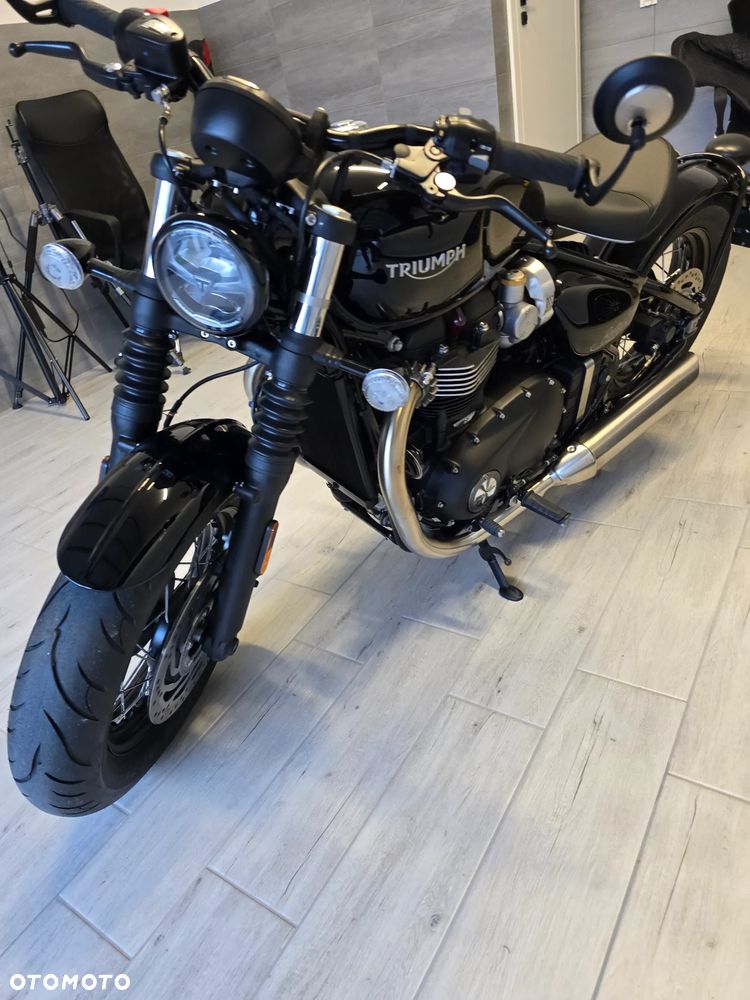 Triumph Bonneville Bobber - 4