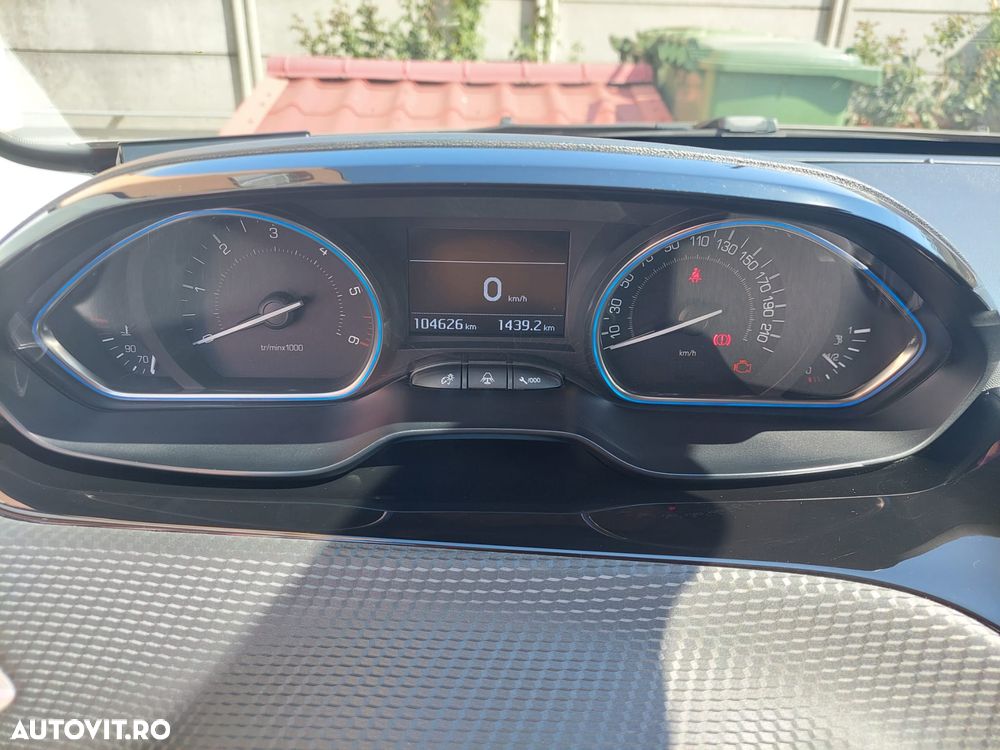Peugeot 2008 1.6 BlueHDi FAP Allure - 17